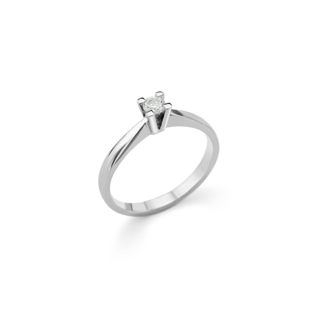 Designers Diamonds. 18K gold solitaire ring,  with brillant-cut diamond