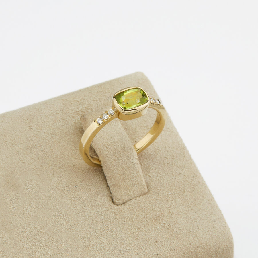Δαχτυλίδι μονόπετρο Designers.one Jewelry, κίτρινος χρυσός Κ18 με brilliants και peridot