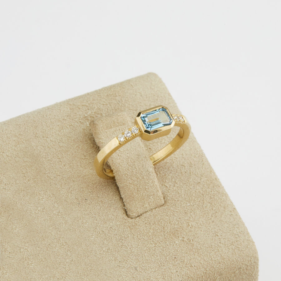 Δαχτυλίδι μονόπετρο Designers.one Jewelry, κίτρινος χρυσός Κ18 με brilliants και topaze